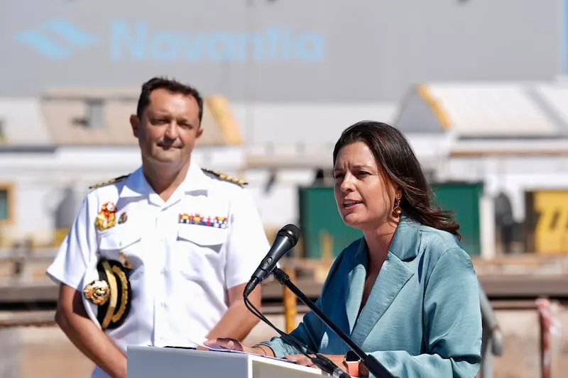 El "Juan Sebastián de Elcano" recibiendo el XV Premio Cortes de la Real Isla de León previo a su Centenario